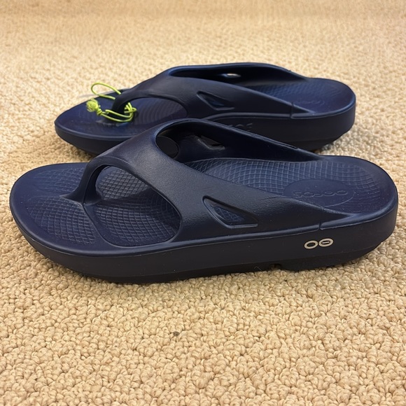 Oofos navy cushioned flip flops womens size 8 - Picture 4 of 5